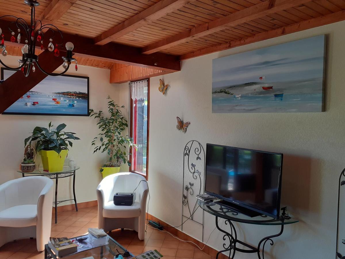 Noyal-Pontivy Chez Christine B&B 외부 사진